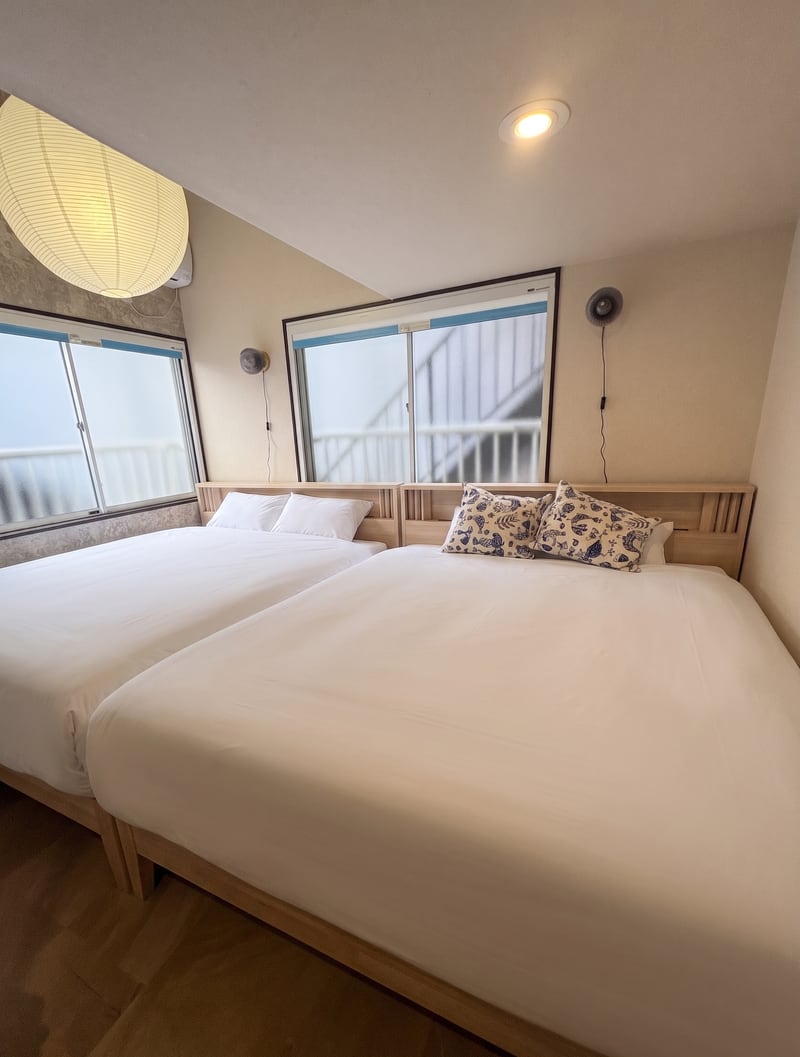 2R 寝室 クイーンベッド2台